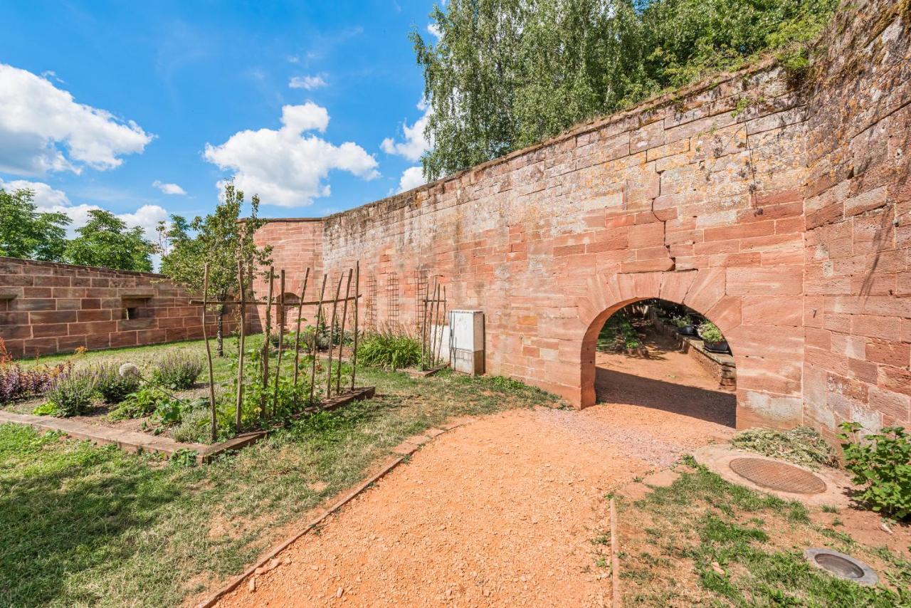 Havre De Paix Au Pied Du Chateau Et Des Remparts Ла Петит-Пиер Екстериор снимка